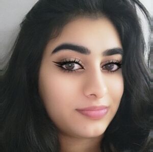 Meet your Posher, Daniella